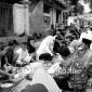 Sambut 10 Muharram 1446 H, warga RW 10 Sukamulya Sukabumi botram nasi liwet di Jalan Desa - Istimewa