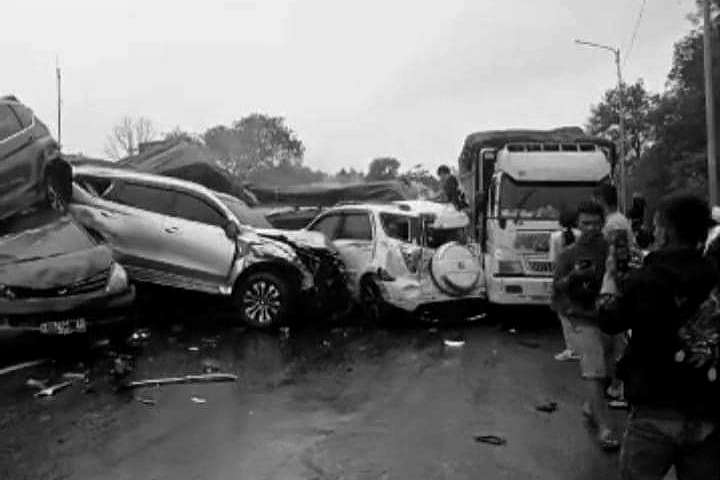 Tabrakan beruntun di KM 92 Tol Cipularang hingga mobil bertumpuk, begini kronologinya - Istimewa