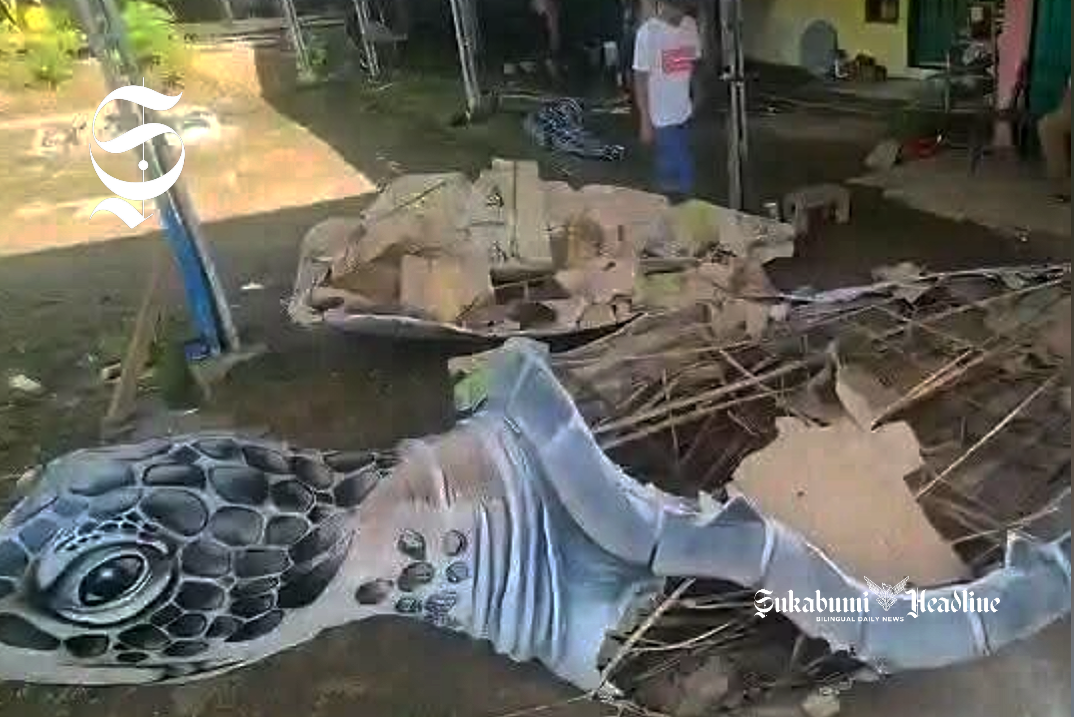 Patung penyu Alun-alun Gadobangkong, Palabuhanratu, Kabupaten Sukabumi