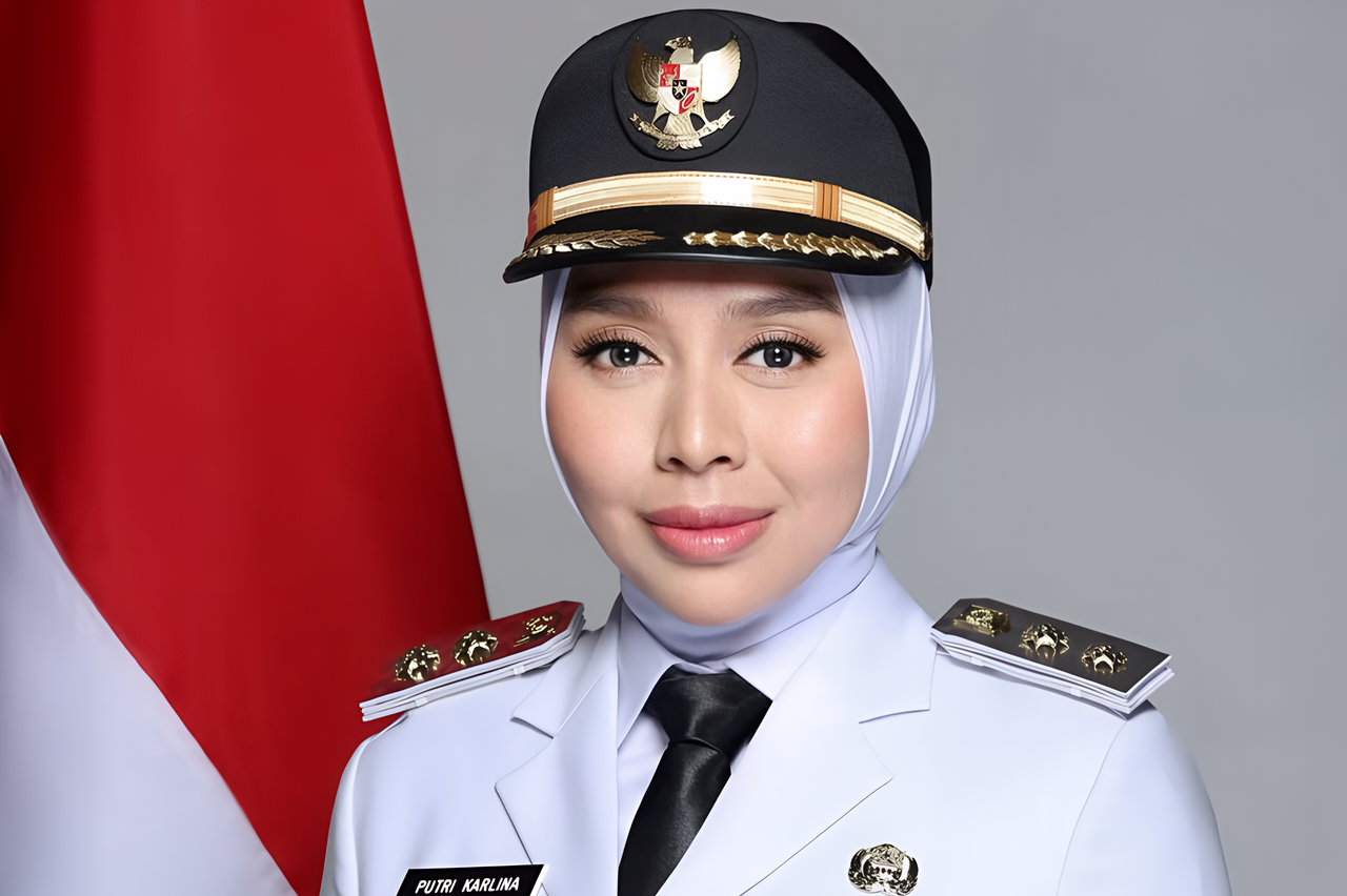 Momen unik Wakil Bupati Garut dilamar anak sulung KDM di Stadion GBLA 2 Wakil Bupati Garut, Luthfianisa Putri Karlina