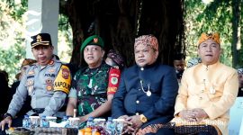 Ketua DPRD Kabupaten Sukabumi (kedua dari kanan) mengikuti peringatan Hardiknas 2025 - Setwan DPRD Kabupaten Sukabumi