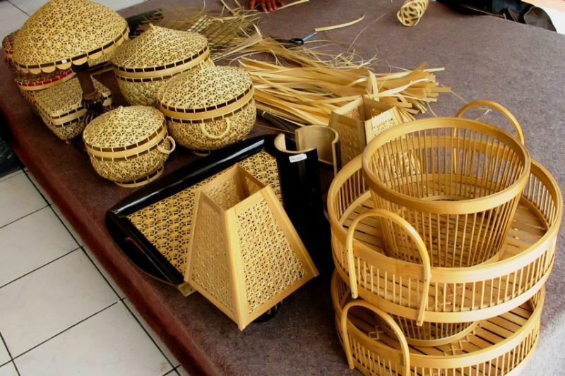 UMKM anyaman bambu di Sukabumi dan gempuran produk berbahan plastik - Istimewa