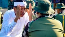 Dedi Mulyadi mengunjungi siswa di barak militer - Istimewa