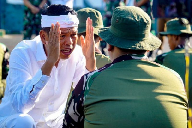Dedi Mulyadi mengunjungi siswa di barak militer - Istimewa