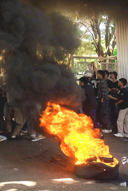 Komisi IV DPRD Kabupaten Sukabumi terima demo HMI soal pungli calon buruh pabrik