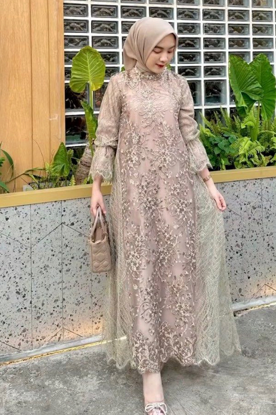 5 model brokat elegan untuk Wanita Sukabumi usia 40+ 1 Dress Brokat A line feminin