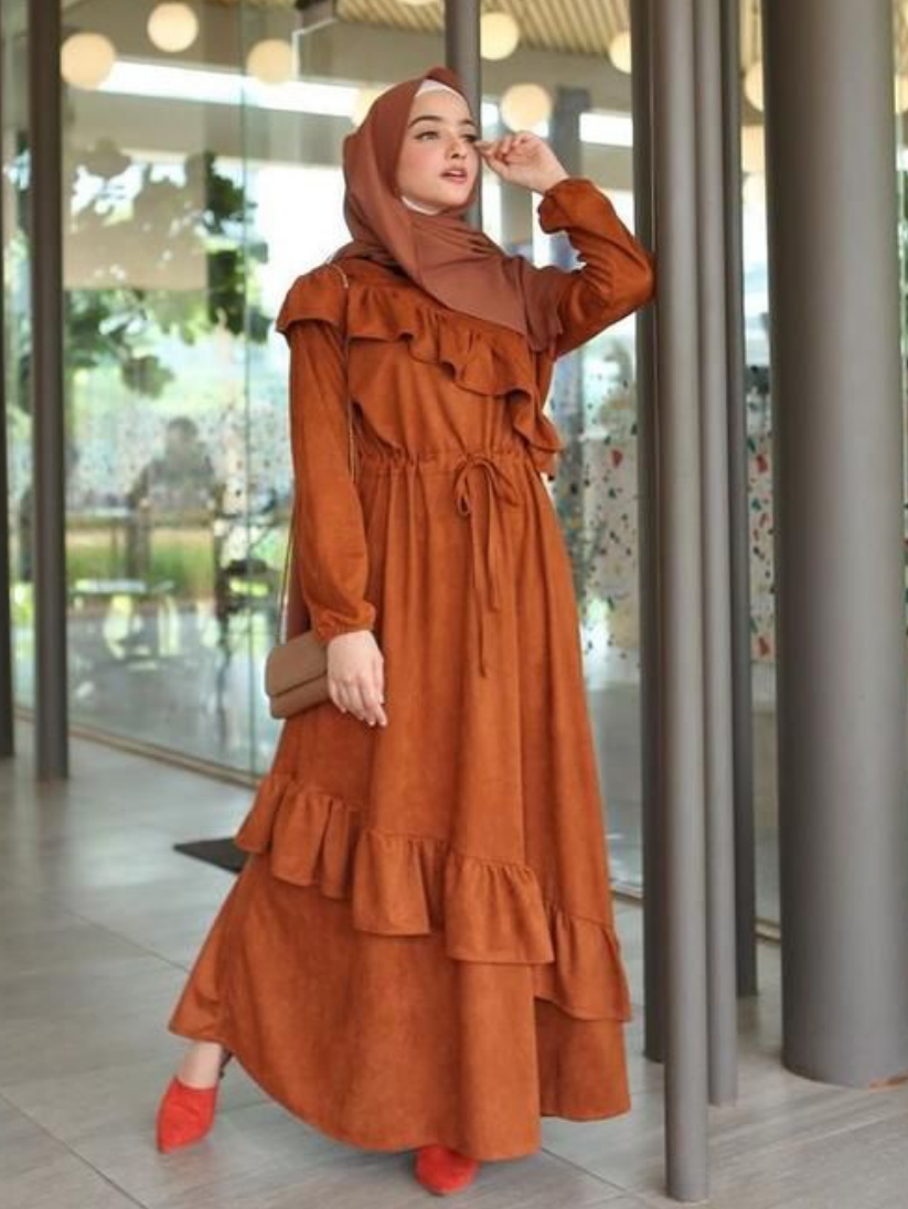 Hijabers Sukabumi bingung outfit untuk ke mal? Ini 5 model hijab dijamin nyaman dan stylish 4 Hijab Sailor Blus dan Sleeveless Dress