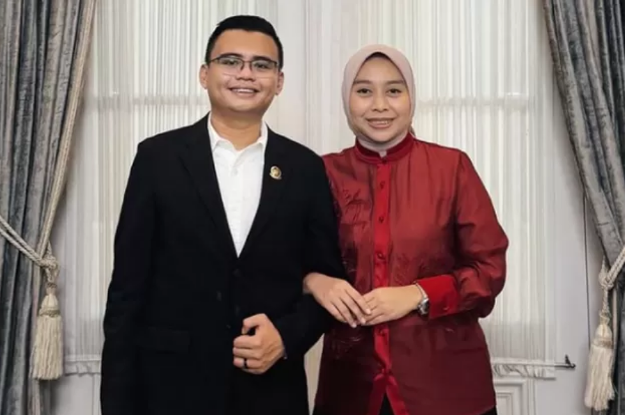 Momen unik Wakil Bupati Garut dilamar anak sulung KDM di Stadion GBLA 1 Maula Akbar dan Luthfianisa Putri Karlina