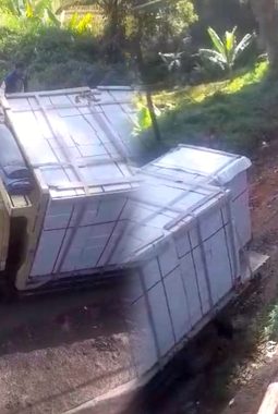 Truk tak kuat nanjak di jalan rusak Nyalindung Sukabumi, warga: Ganti bupati sama aja