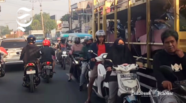Kemacetan di depan PT Daehan Global, Cibadak, Kabupaten Sukabumi - Hera Iskandar