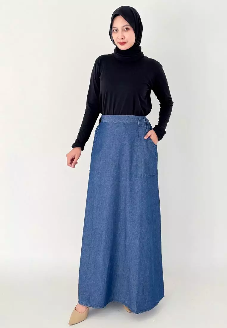 Hijabers Sukabumi bingung outfit untuk ke mal? Ini 5 model hijab dijamin nyaman dan stylish 6 Kemeja Stripes dan Rok A line Zalora