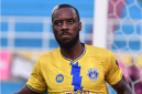 Kpah Sherman, striker Pahang FC (jesey kuning) saat berlaga di Liga Malaysia - Malaysia Gazzette