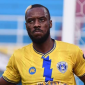 Kpah Sherman, striker Pahang FC (jesey kuning) saat berlaga di Liga Malaysia - Malaysia Gazzette