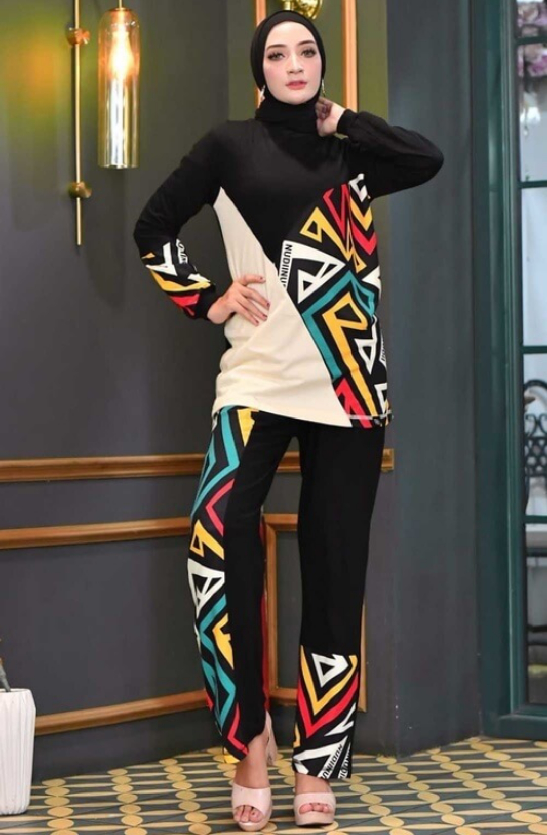 Hijabers Sukabumi bingung outfit untuk ke mal? Ini 5 model hijab dijamin nyaman dan stylish 5 One Set Motif Abstrak