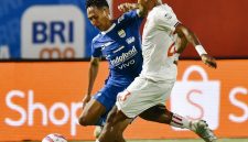 Persib Bandung vs Malut United - Persib Bandung