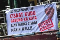 Spanduk dukungan Cisaat gabung Kota Sukabumi - sukabumiheadline.com