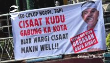 Spanduk dukungan Cisaat gabung Kota Sukabumi - sukabumiheadline.com