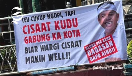 Spanduk dukungan Cisaat gabung Kota Sukabumi