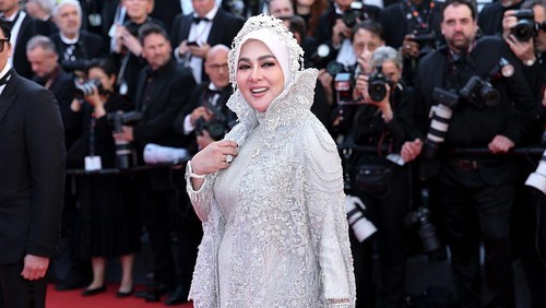Wanita Sukabumi pertama di Festival Film Cannes 2025, gaun Syahrini langgar aturan - WireImage/Daniele Venturelli