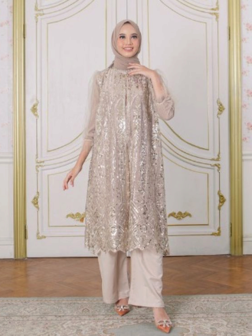 5 model tunik kekinian untuk Hijabers Sukabumi silaturahim Idul Adha 4 Tunik brokat elegan