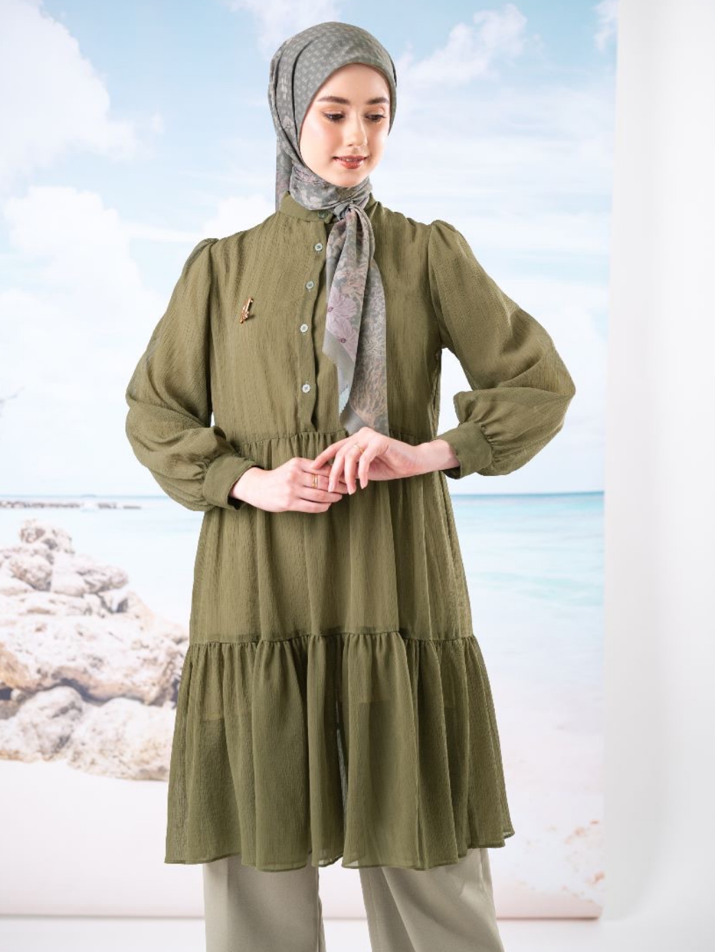 5 model tunik kekinian untuk Hijabers Sukabumi silaturahim Idul Adha 1 Tunik peplum feminin