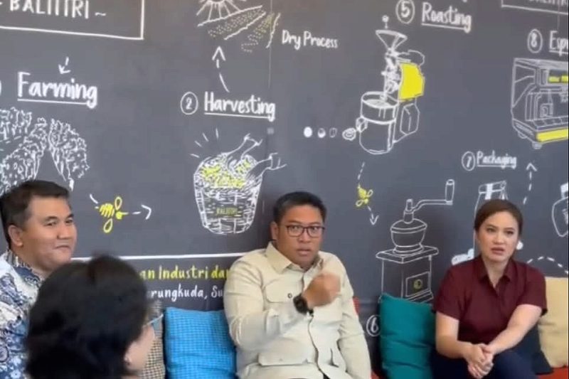Wakil Menteri Pertanian (Wamentan) Sudaryono (baju krem) saat berkunjung ke Sukabumi - Istimewa