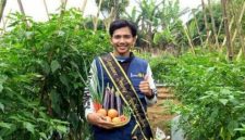 Iqbal Habibi, petani milenial asal Kabupaten Sukabumi, Jawa Barat - Dok. Pribadi