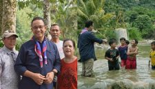 Anies Baswedan bangun jembatan gantung di Bantargadung, Sukabumi - Facebook Anies Baswedan