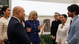 Brigitte Macron (blouse biru) dan Happy Salma (kebaya putih) - Instagram