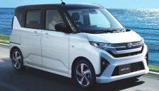 Daihatsu Move pintu geser meluncur, mini Toyota Alphard harga angkot - Daihatsu