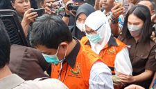 HR dan TS, tersangka kasus korupsi di DLH Kabupaten Sukabumi - Ist