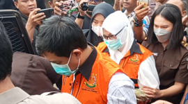 HR dan TS, tersangka kasus korupsi di DLH Kabupaten Sukabumi - Ist