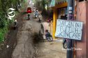 Jalan Kabupaten ruas Parungkuda - Pakuwon Sukabumi rusak berlubang, warga minta di-skincare - sukabumiheadline.com