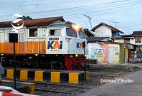 KA Pangrango saat berhenti di Stasiun KA Parungkuda - sukabumiheadline.com