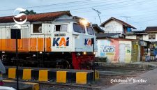 KA Pangrango saat berhenti di Stasiun KA Parungkuda - sukabumiheadline.com