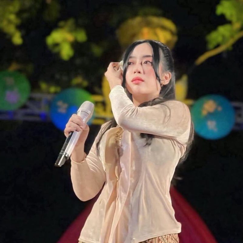 Kanaya Whu, vokalis MK9 yang dibentuk Dedi Mulyadi, cantik dengan 5 busana kasual - @kanayawhu