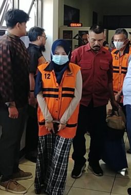Tersangka korupsi truk sampah, 2 pejabat DLH Kabupaten Sukabumi ditahan Kejari