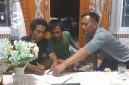 Nuryaman dan Dihan, dua nelayan Ciemas Sukabumi saat membuat surat pernyataan - Istimewa