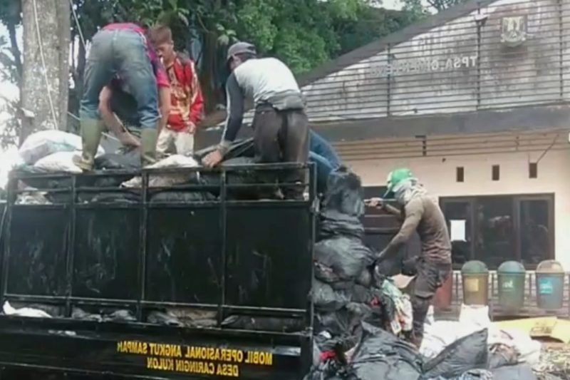 Petugas kebersihan Kabupaten Sukabumi - Istimewa