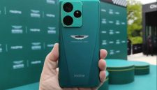 Cek harga Realme GT 7 Dream Edition di Indonesia, kerja bareng merek mobil Aston Martin - Realme