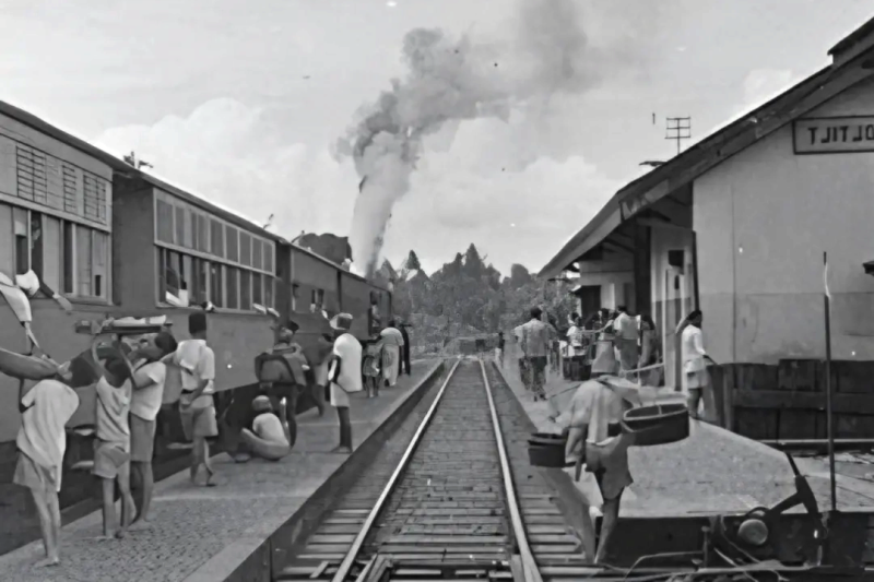 Stasiun Kereta Api Cicurug tempo dulu - Istimewa