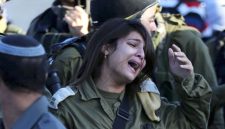 Tentara perempuan Israel menangis histeris - Istimewa