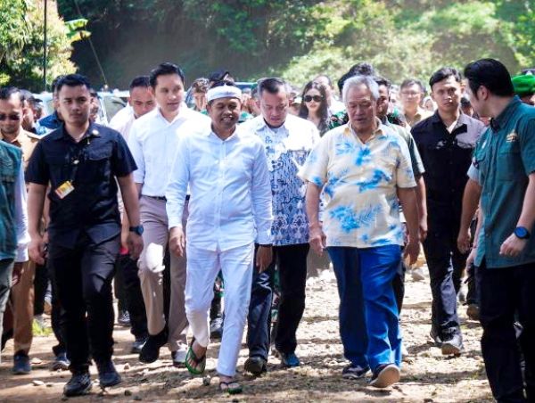 Dikenal sebagai Geng 9 Naga, Tomy Winata akan bangun wilayah terisolir di Sukabumi 1 Dedi Mulyadi dan Tomy Winata di Cianjur