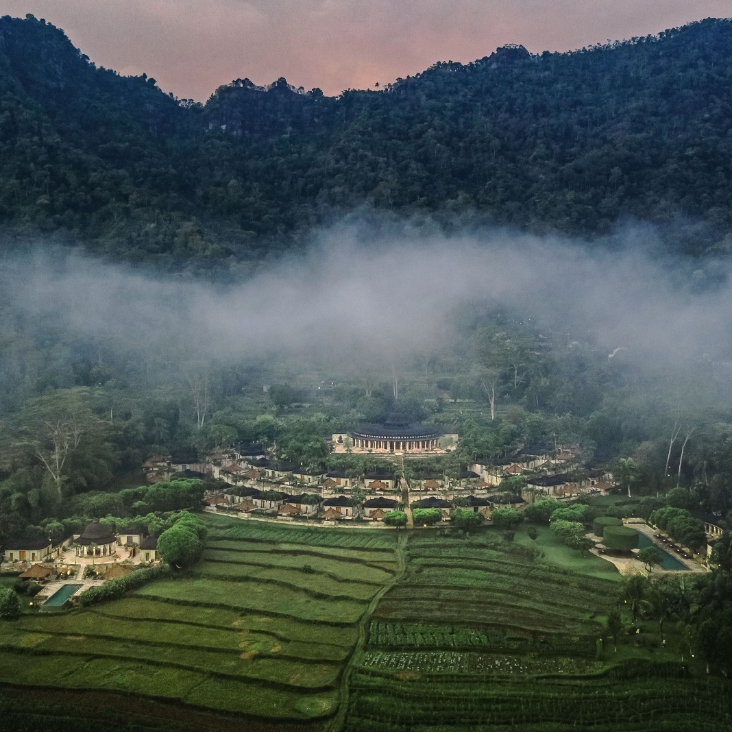 Milik pengusaha asal Sukabumi, intip kemewahan Hotel Amanjiwo termahal di Indonesia 6 Penampakan Hotel Amanjiwo dari ketinggian