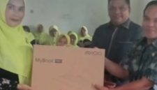 Ketua DPRD Kabupaten Sukabumi, Budi Azhar Mutawali, apresiasi bantuan laptop untuk PAUD - Ist