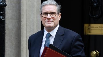 2YB05BD London, UK. 16th Oct, 2024. Prime Minister Keir Starmer leaves 10 Downing Street for Parliament to take Prime Minister's Questions in London. (Photo by Tejas Sandhu/SOPA Images/Sipa USA) Credit: Sipa USA/Alamy Live News