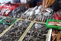 Penjual ikan di TPI Pelabuhanratu, Sukabumi - Ist
