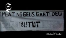 Protes jalan butut di Kabupaten Sukabumi, tak ada digital printing spidolpun jadi - sukabumiheadline.com