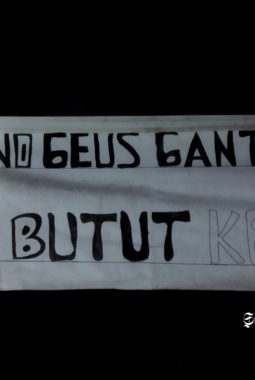Protes jalan butut di Kabupaten Sukabumi, tak ada digital printing spidolpun jadi