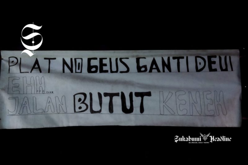 Protes jalan butut di Kabupaten Sukabumi, tak ada digital printing spidolpun jadi - sukabumiheadline.com